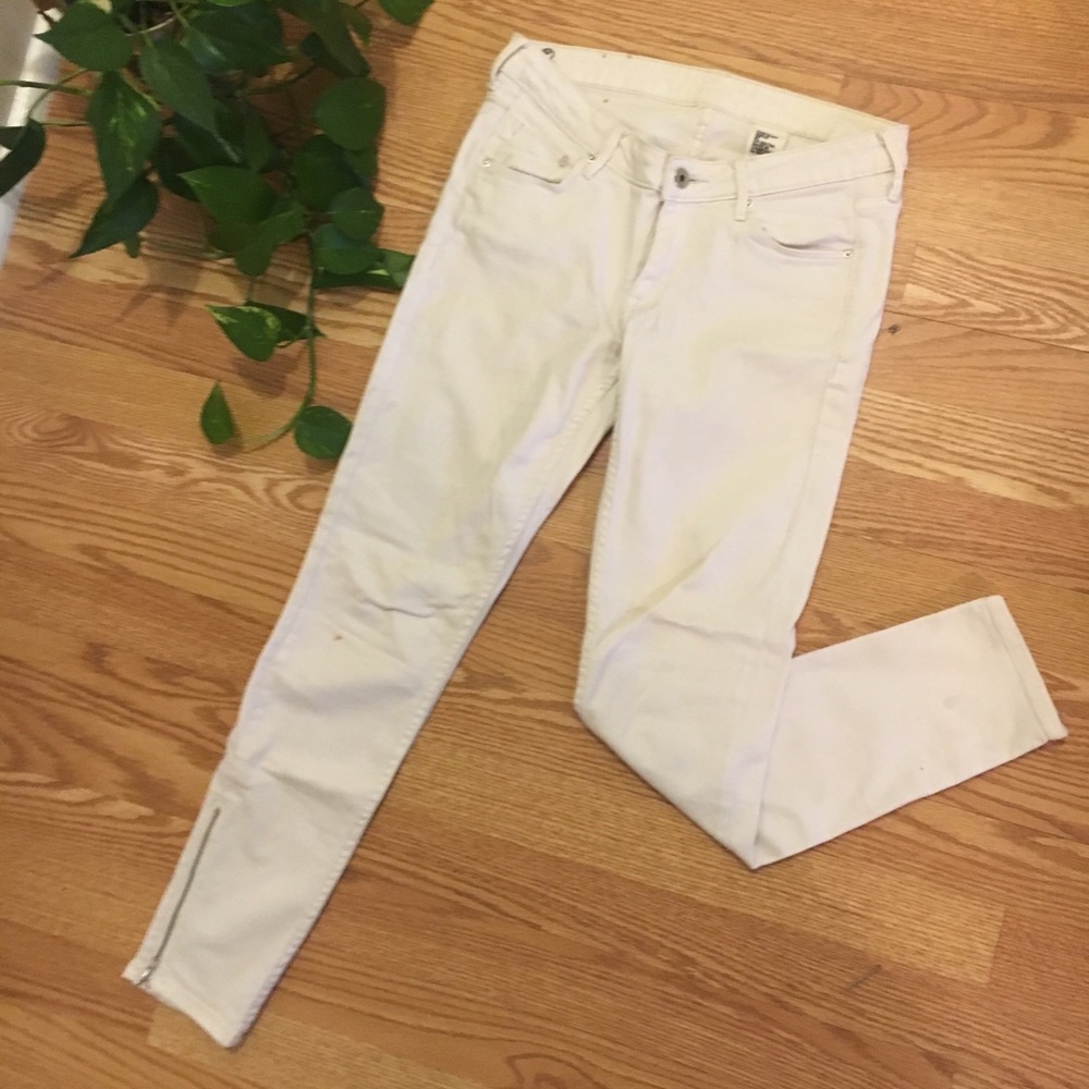 White Jeans with Zipper